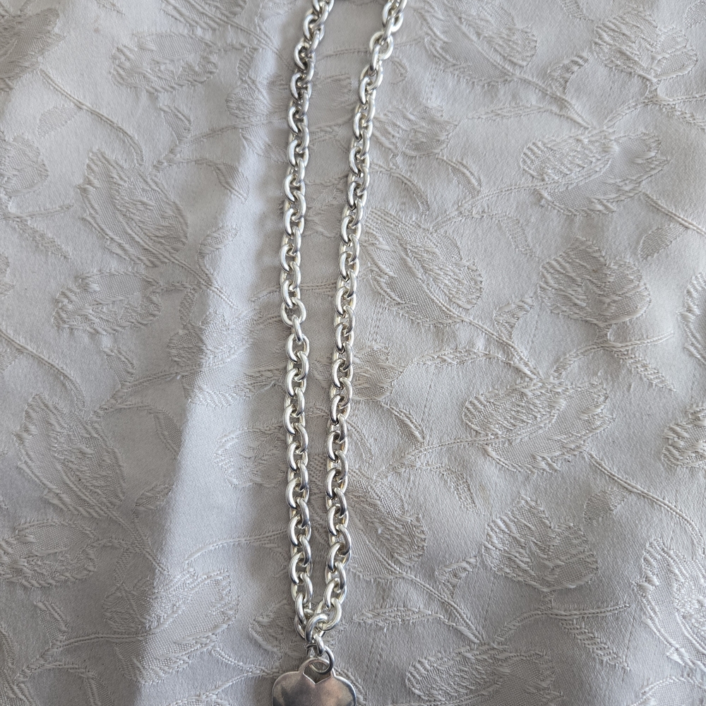 Celine Dion Silver Tone Heart Pendant Chain Necklace - Women Jewelry